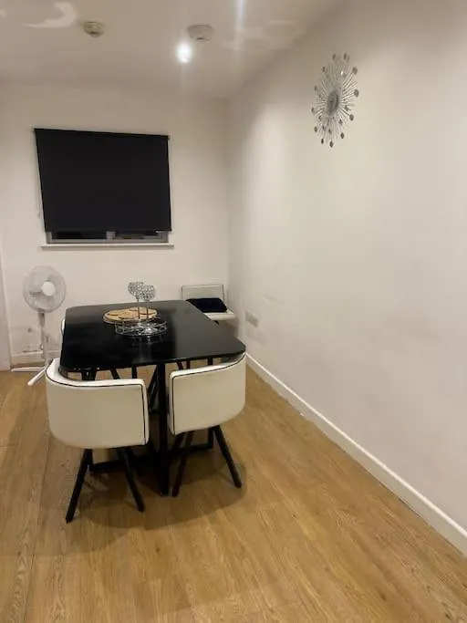 House By Araminta Houslow Apartment Hounslow
